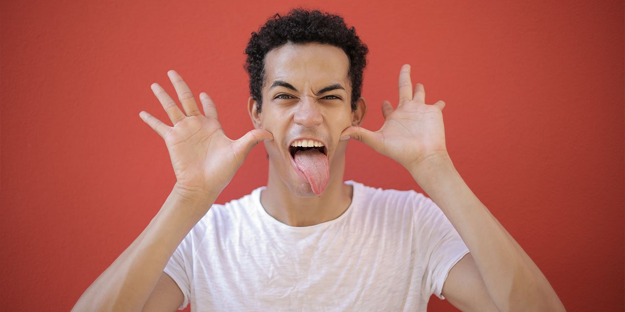 Dominavimas, atsipalaidavimas ar absurdas? Kas yra humoro jausmas ir kaip jį ugdyti