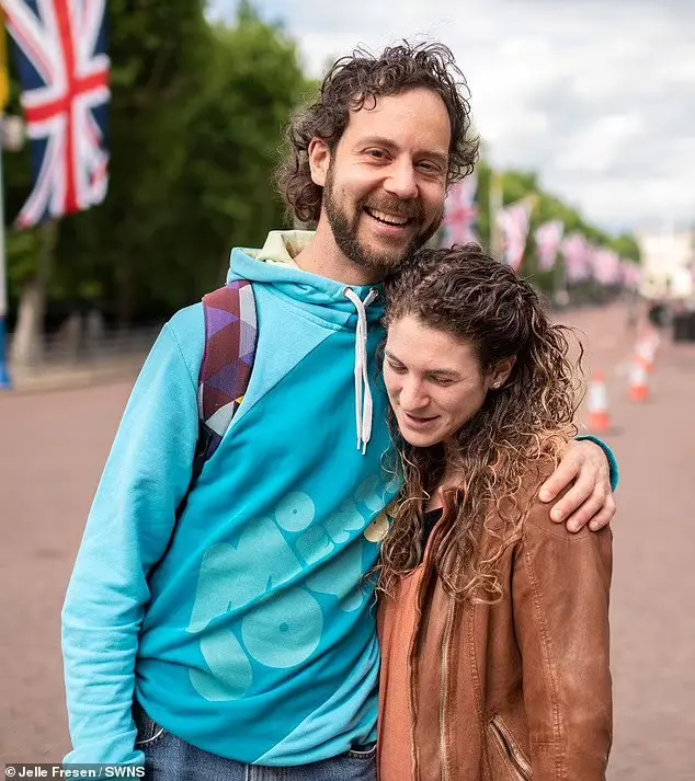 Moteris paliko savo vyrą kuris serga vėžiu – dabar jo garbei bėga maratoną