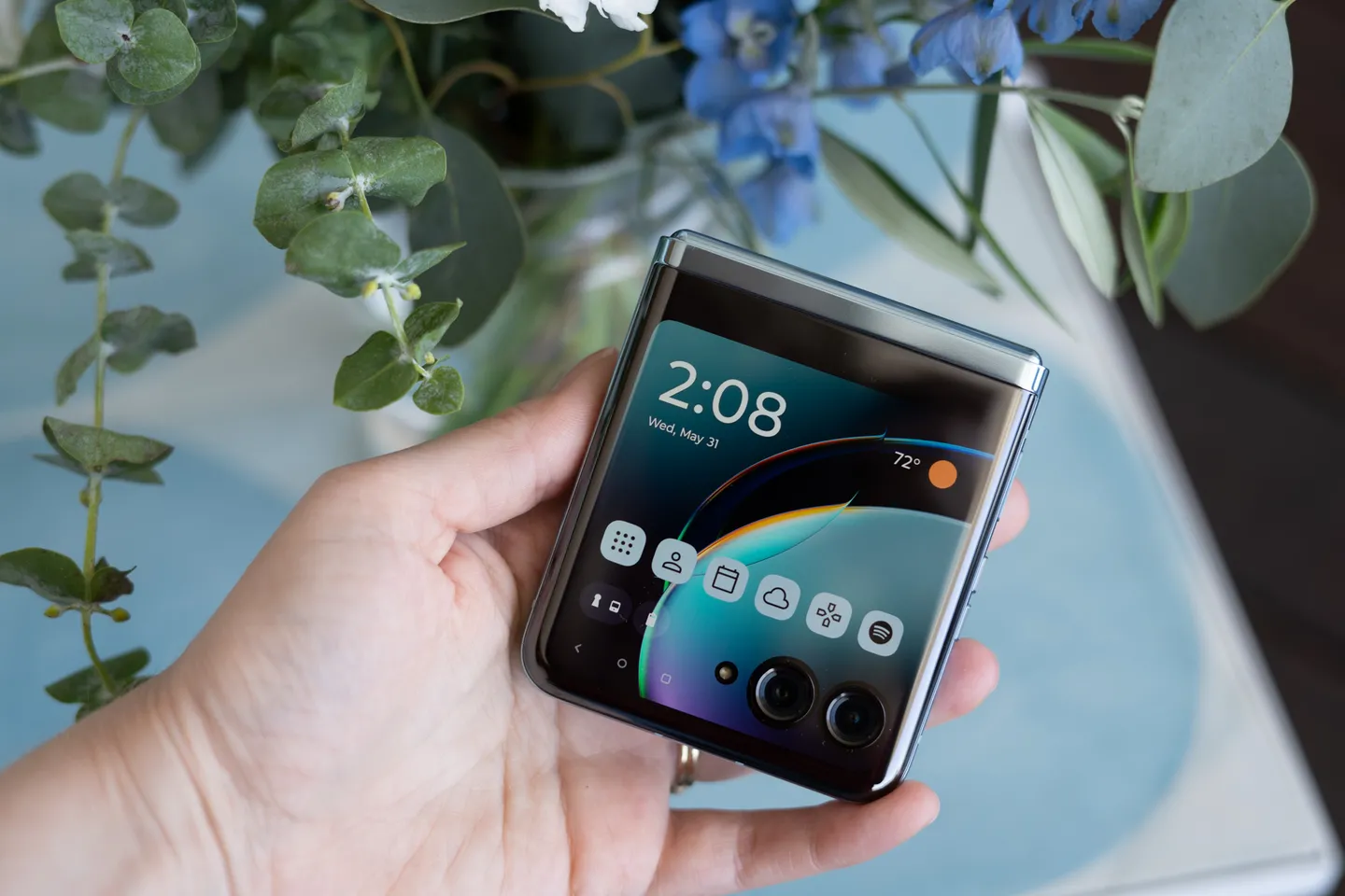 Naujas „Motorola Razr Plus” su didesniu viršelio ekranu