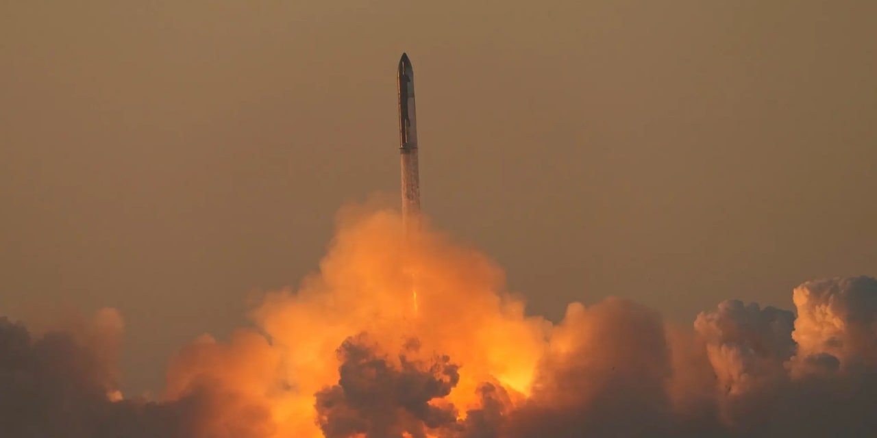 „SpaceX” antrą kartą į kosmosą paleido milžinišką raketą „Starship”