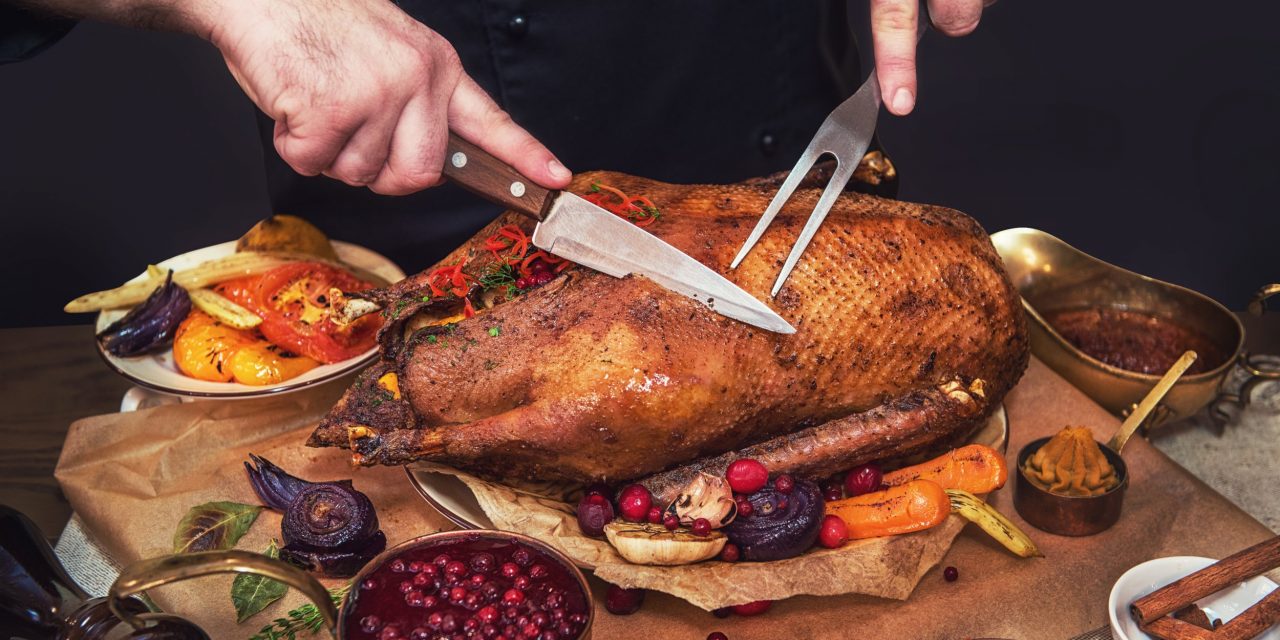 Kaip orkaitėje paruošti sultingą žąsį: paslaptys ir receptai