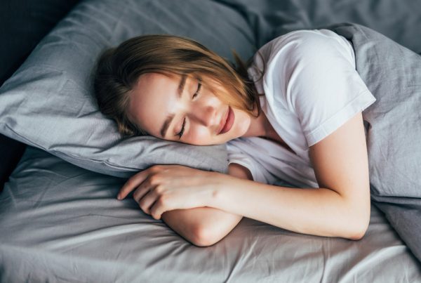 Kaip greitai užmigti, kai niekaip nepavyksta užsnūsti: mokslu pagrįsti patarimai