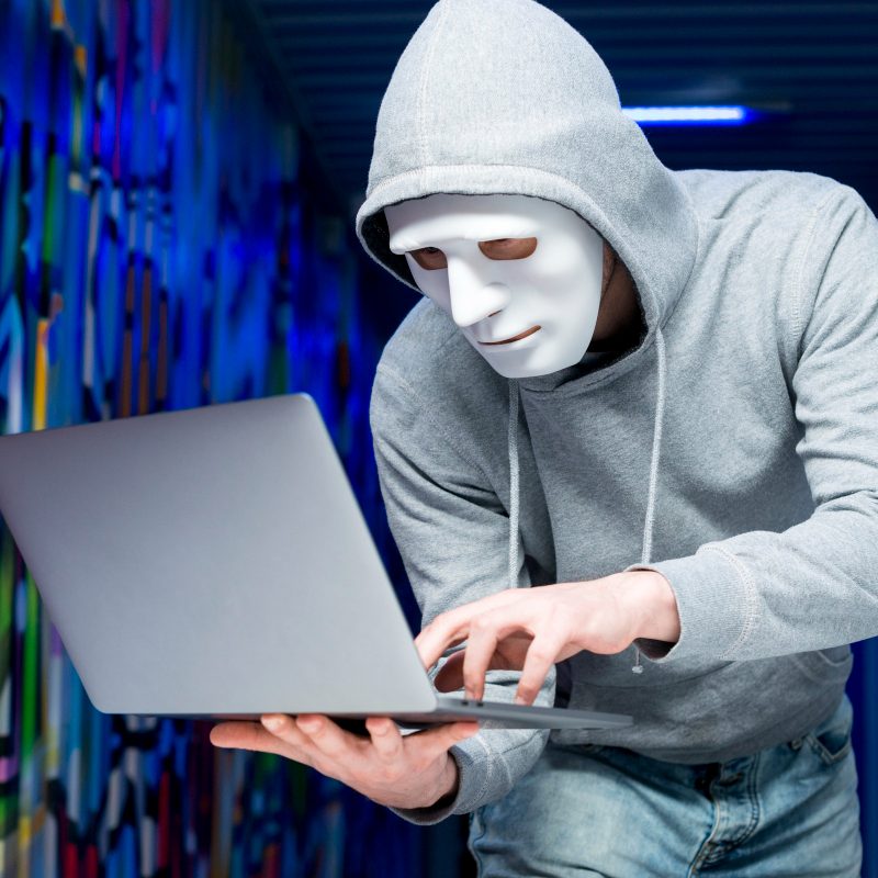 Kaip apsisaugoti nuo sukčių internete: svarbiausi saugumo patarimai