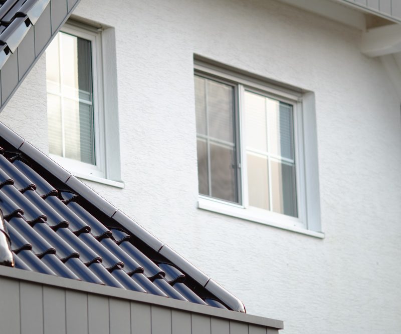 Kaip išsirinkti tinkamus langus jūsų namui: plastikiniai ar mediniai?