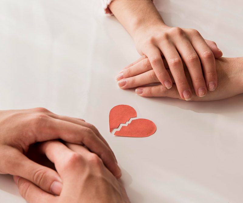 Kaip susidoroti su skyrybomis ir išsiskyrimu: psichologinė pagalba ir emocinė reabilitacija