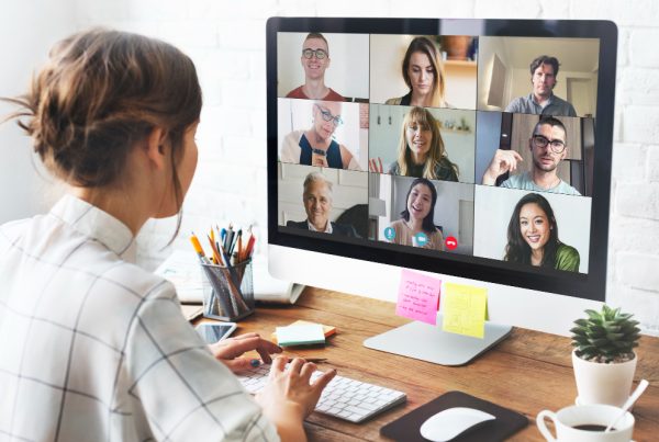 Virtualūs renginiai ir hibridiniai protokolai: kaip rengti saugias ir interaktyvias konferencijas