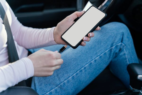 Automobilio krovikliai ir USB-C PD: kiek vatų jums reikia iš tikrųjų?