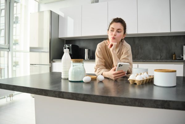 Virtuvės stalviršiai: laminatas, kvarcas, natūralus akmuo – ką rinktis?