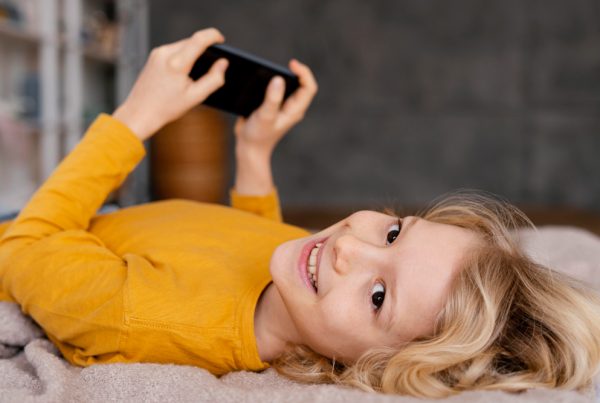 Tėvų kontrolė: kaip riboti vaikų laiką prie ekranų „Android“ ir „iOS"
