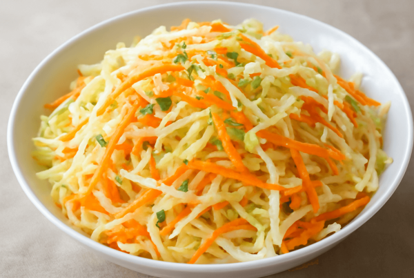 Kopūstų ir morkų salotos – gaivus derinys kiekvienai dienai