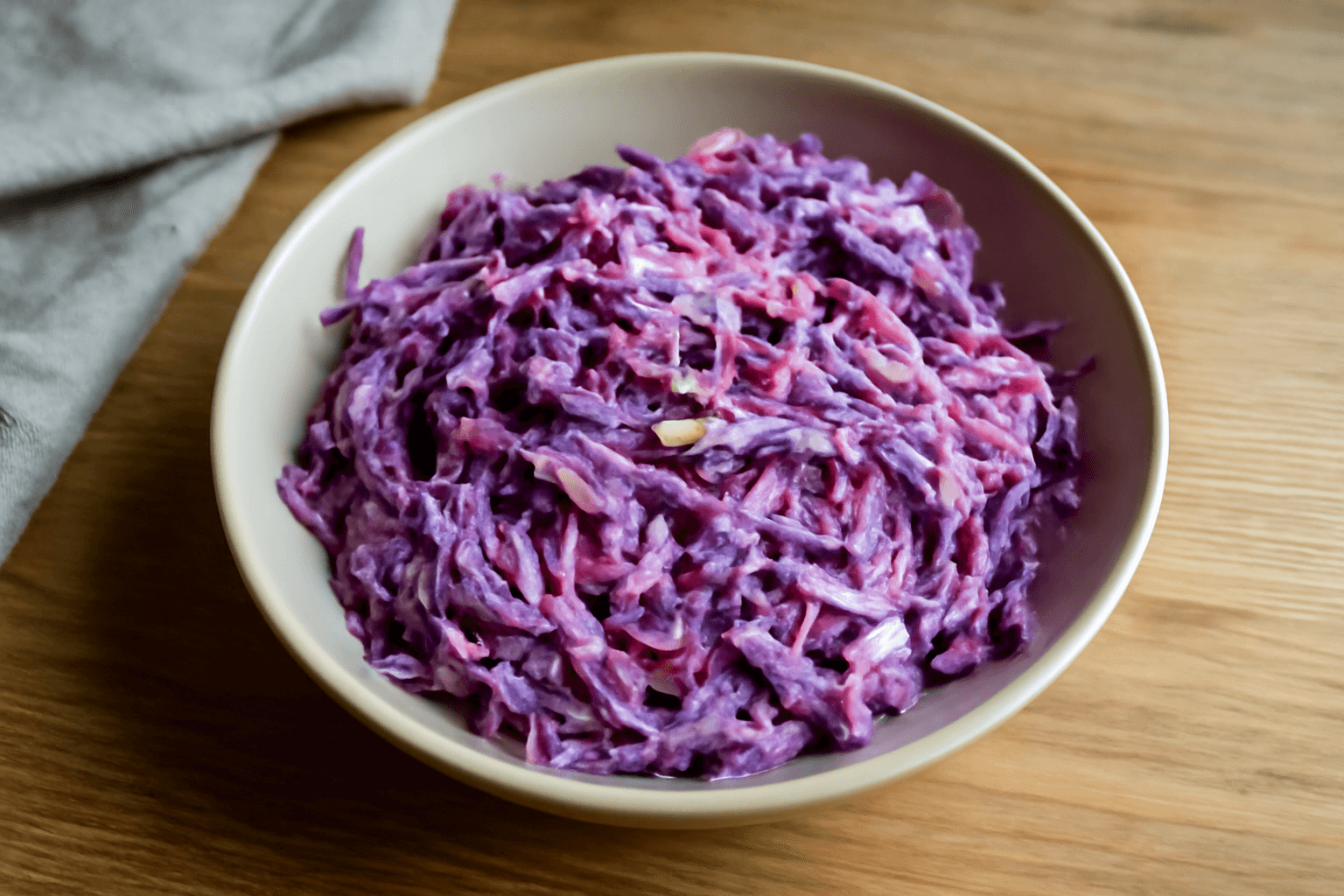 Mėlynojo kopūsto salotos su majonezu – puikus garnyras mėsai