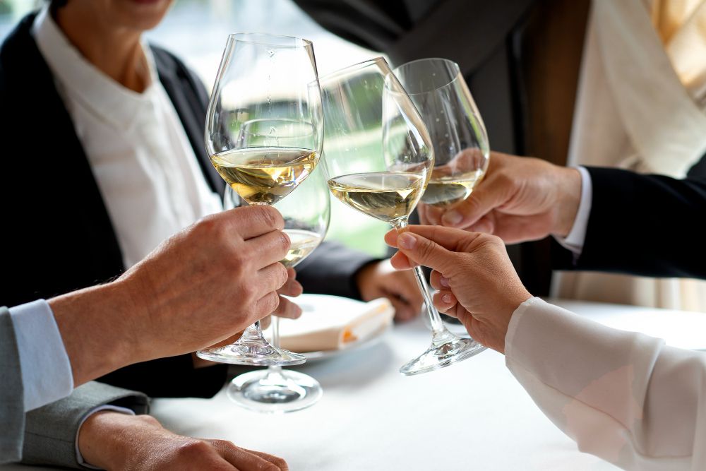 Kaip tinkamos baltojo vyno taurės padeda atskleisti aromatą?