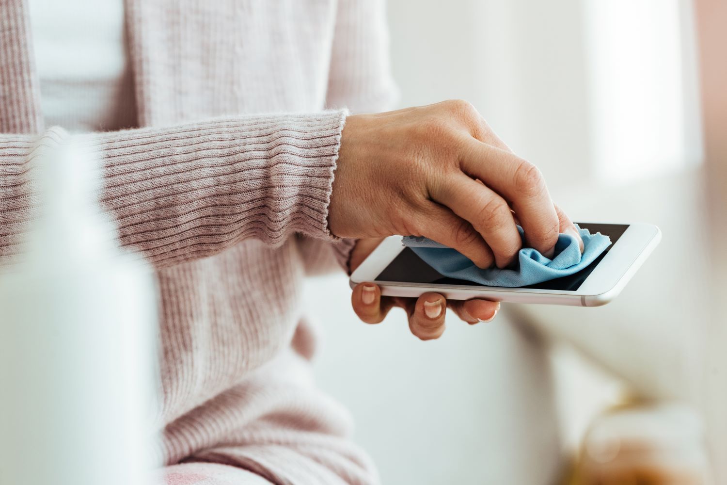 Kodėl telefonas nešvaresnis už tualeto sėdynę ir kaip jį valyti teisingai